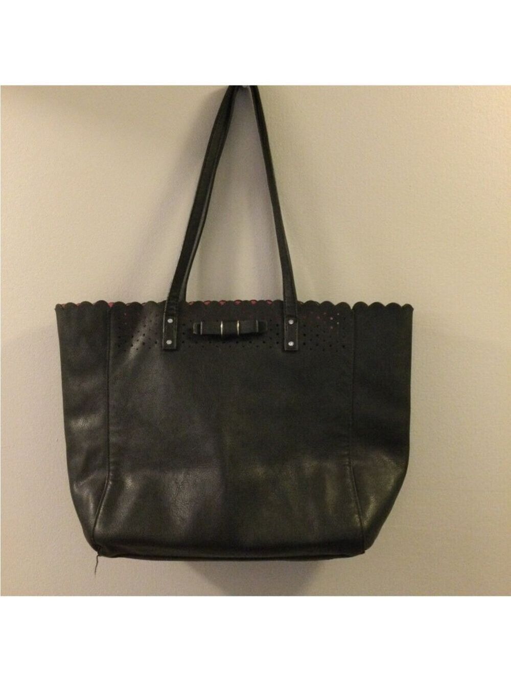 Candies Woman’s black bag with pink interior open bag no closure